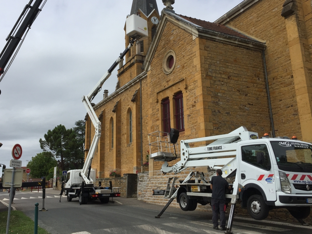 À louer : camion nacelle dans l'Ouest Lyonnais - MG LOCATION SERVICES VI