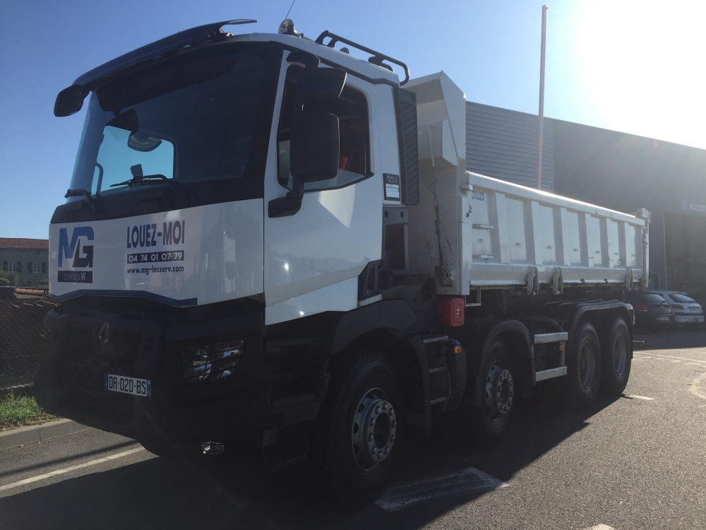 Véhicule poids lourds 8x4 benne à la location en Rhône Alpes - MG LOCATION SERVICES VI