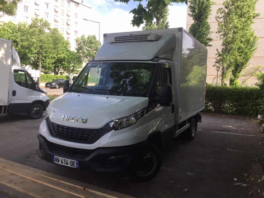 Iveco Daily Frigorifique avec Hayon aux alentours de Lyon - MG LOCATION SERVICES VI